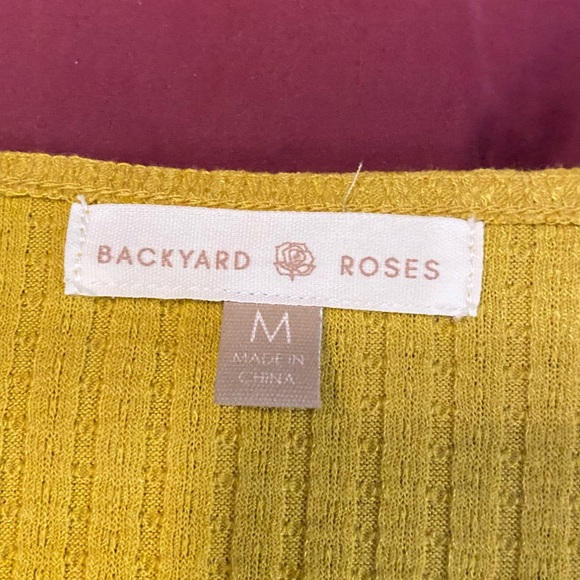 Backyard Roses Top - Picture 2 of 4